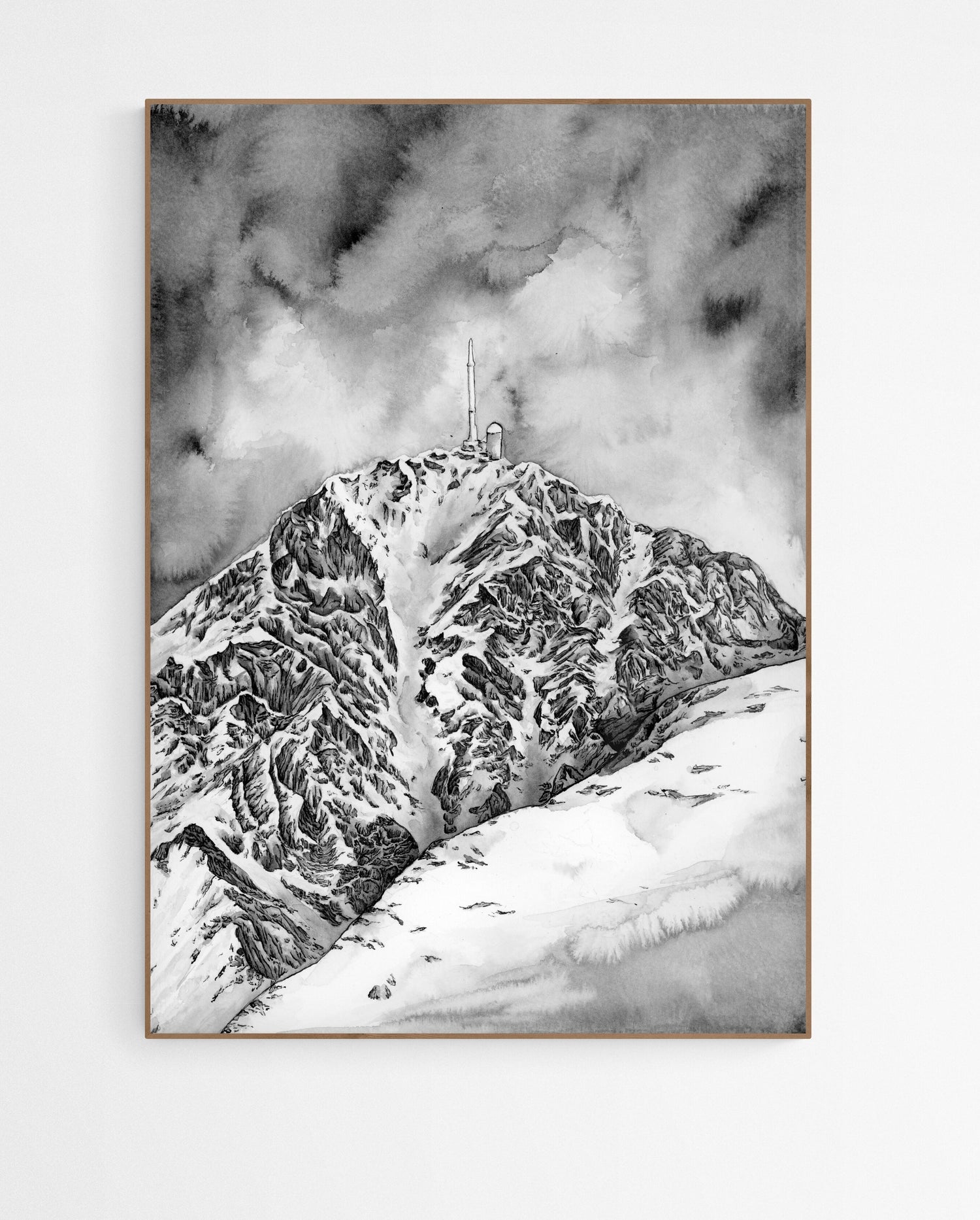 Affiche d'art de montagne en noir et blanc très détaillée, réalisée à l'encre de chine illustrant le Pic du Midi de Bigorre dans les Pyrénées