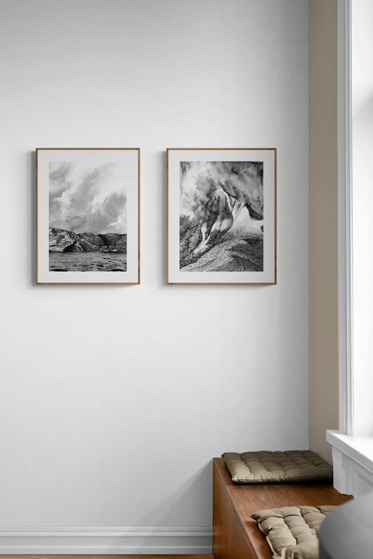 affiches en noir et blanc du pic du cagire et d'une falaise et mer en noir et blanc au format A4 sous la forme de tirages fine art