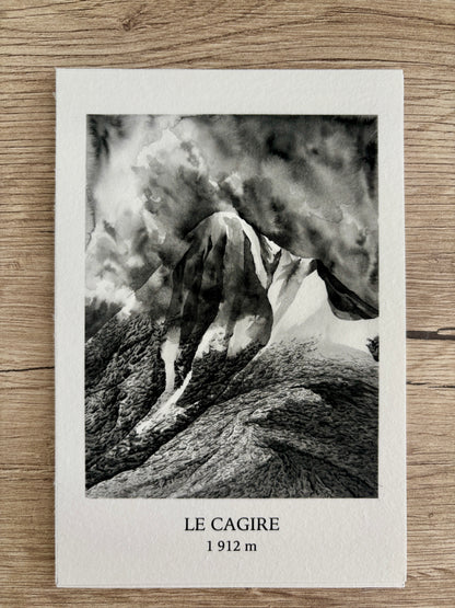 Ce mini tirage issu de ma peinture du Pic du Cagire dans le comminges dans les Pyrénées françaises en encadré de bordures blanches pour un effet polaroid, sous la peinture se trouve le nom de ce Pic ainsi que sa hauteur. Cette peinture noir et blanc des Pyrénées est un véritable point focal et intrigue le regard.