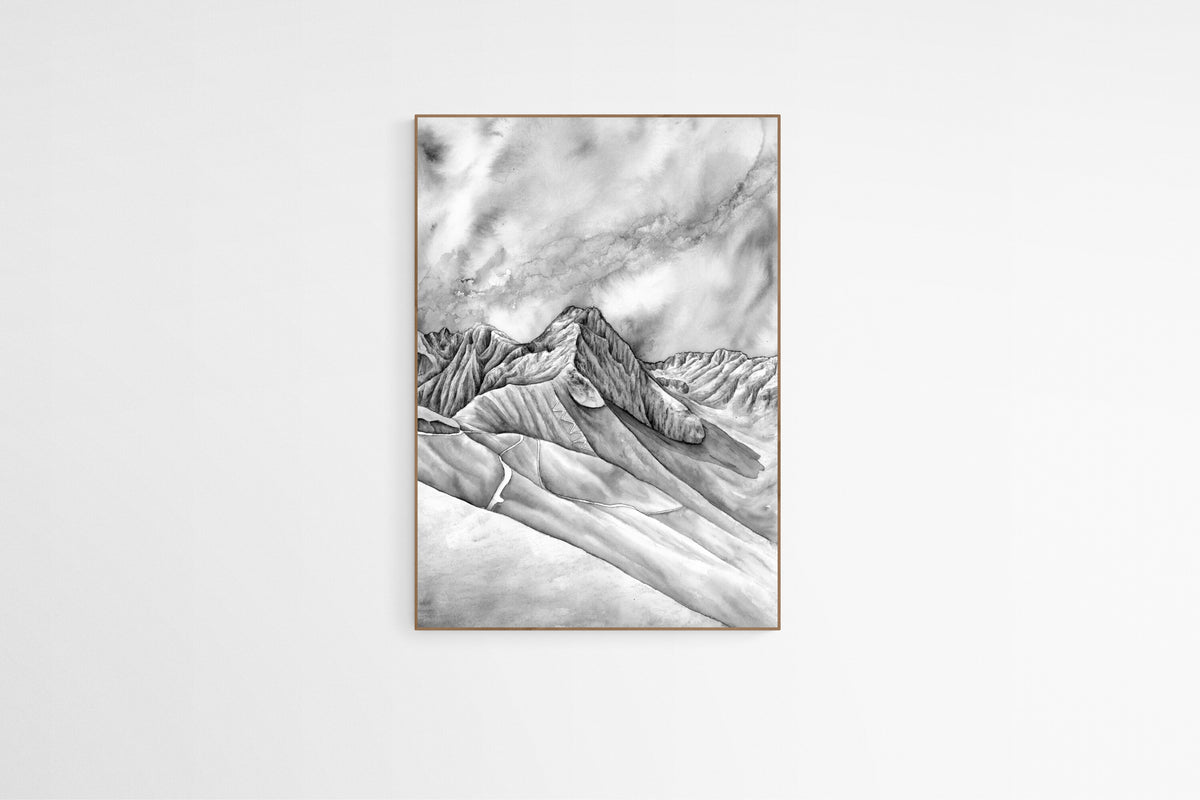 Peinture du col et de la montagne du Tourmalet dans les Pyrénées à l'encre de chine, peinture encadrée dans un cadre fin en bois sur un mur blanc 