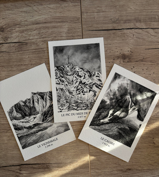 Photo représentant les 3 tirages d'art illustrant des sommets connus des Pyrénées : Le Vignemale, Le pic du Midi de Bigorre et le pic du Cagire. Tirages d'art au format 10x15cm