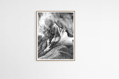 Tirage d'art de la peinture du Pic du Cagire en noir et blanc. Reproduction très détaillée de cette montagne emblématique du Comminges. Paysage nuageux  de montagne à Encre de chine.
