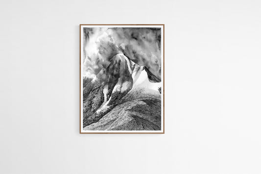 Tirage d'art de la peinture du Pic du Cagire en noir et blanc. Reproduction très détaillée de cette montagne emblématique du Comminges. Paysage nuageux  de montagne à Encre de chine.