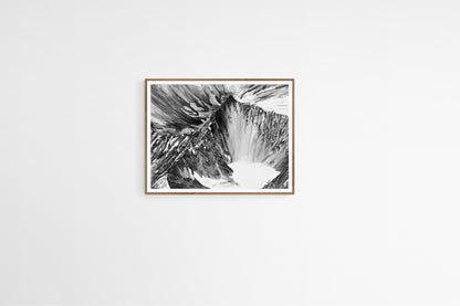 Tirage d’art peinture de l’Obergabelhorn, dans le Liechtenstein, Peinture Alpes Suisses. Tirage d'art Noir et Blanc détaillé au format A4 dans un cadre en bois