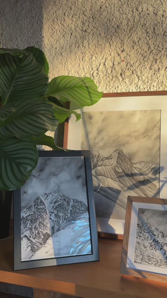vidéo présentant les deux peintures du pic du midi de bigote et le tourmalet encadrées 
